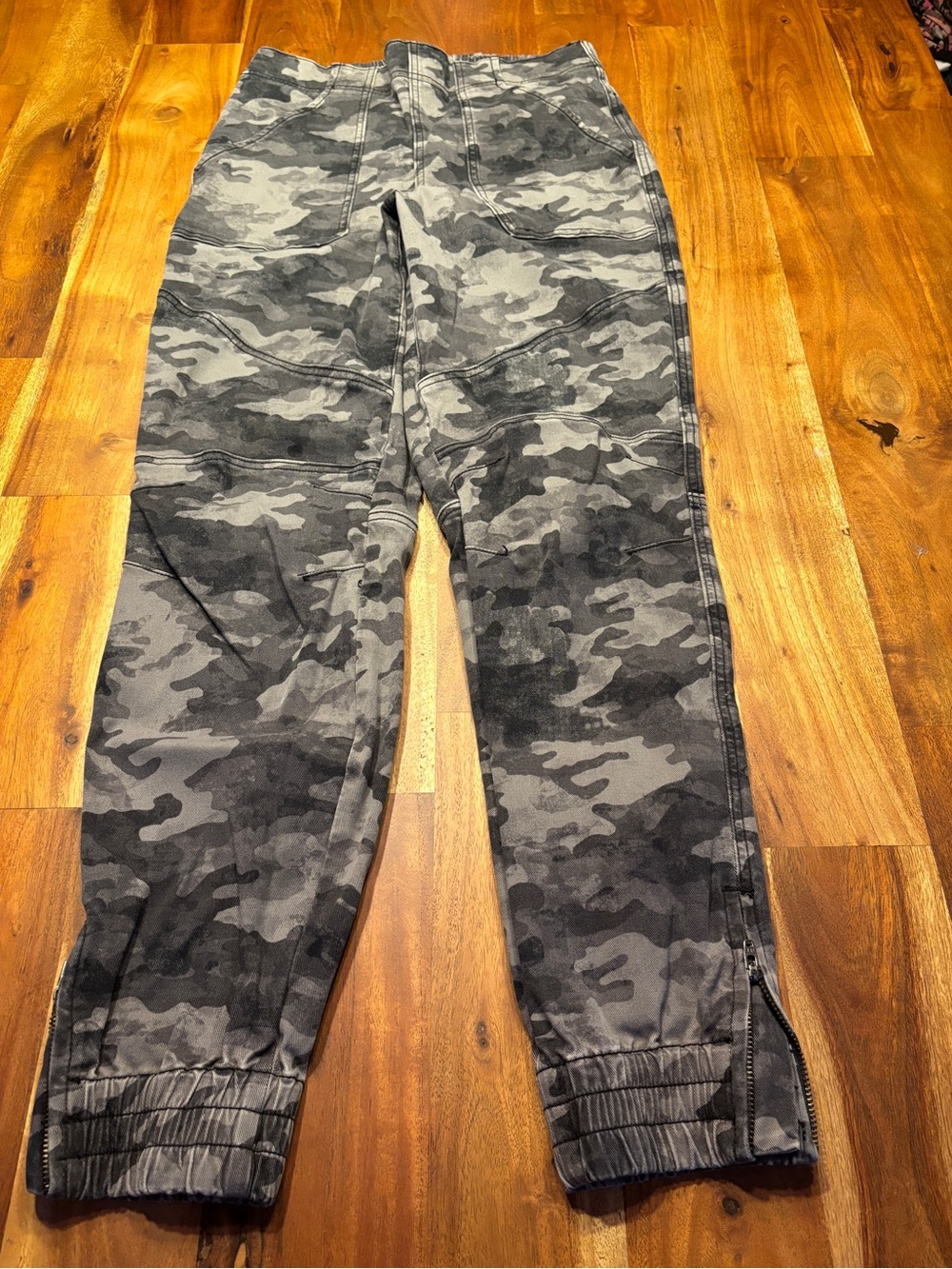 SPANX Stretch Twill Cargo Jogger Camo - M
